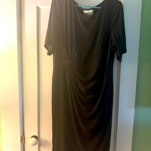 NorthStyle Classic Black Midi Dress